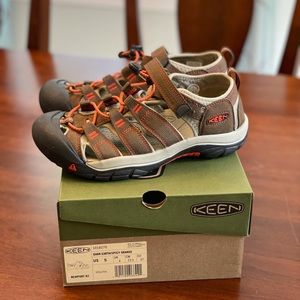 Brand new KEEN Newport H2 Youth Sandals
